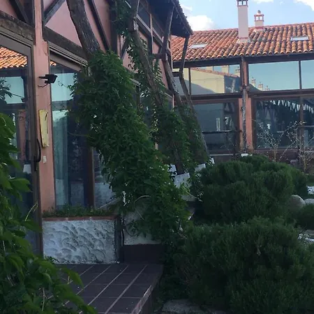 Aparthotel Laestancia Madrigal de la Vera